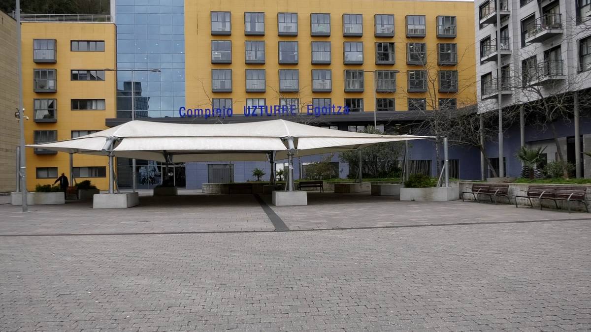Alondegia plazara sartzeko irisgarritasuna bermatzeko obrak hasi ditu Tolosako Udalak