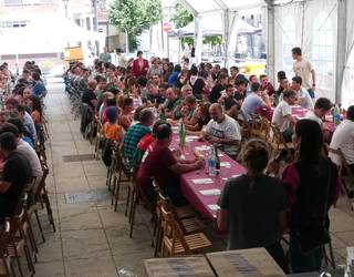 Kuadrillek bete zuten Asteasuko plaza